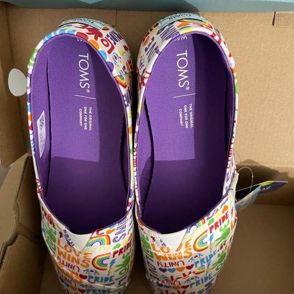 Toms Pride shoe multicolor with love messages all around - Picture 1 of 3